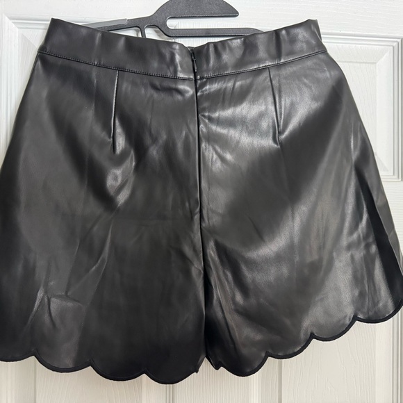 Umgee Black Scalloped Leather like Shorts - Picture 2 of 3
